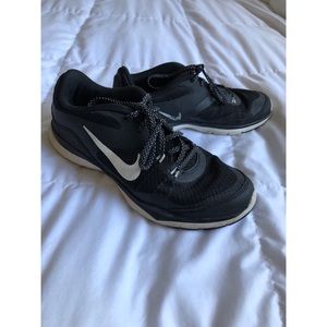 Black womens size 6 Nike shoes